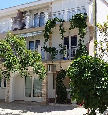 Apartments Ivi Vir Exterior foto